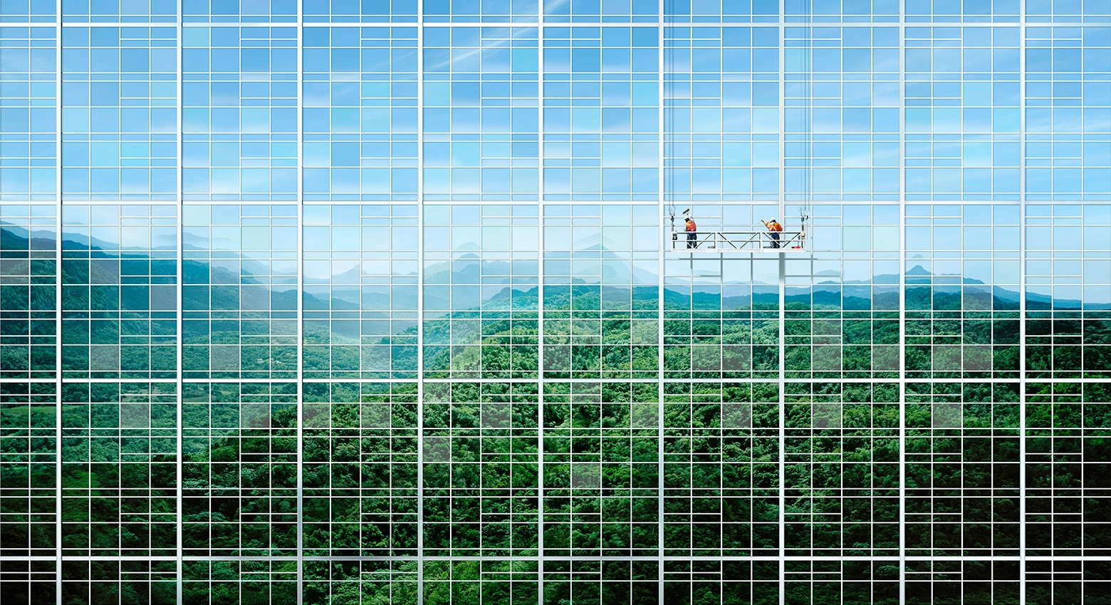 从窗户眺望山峦与天空的景色 