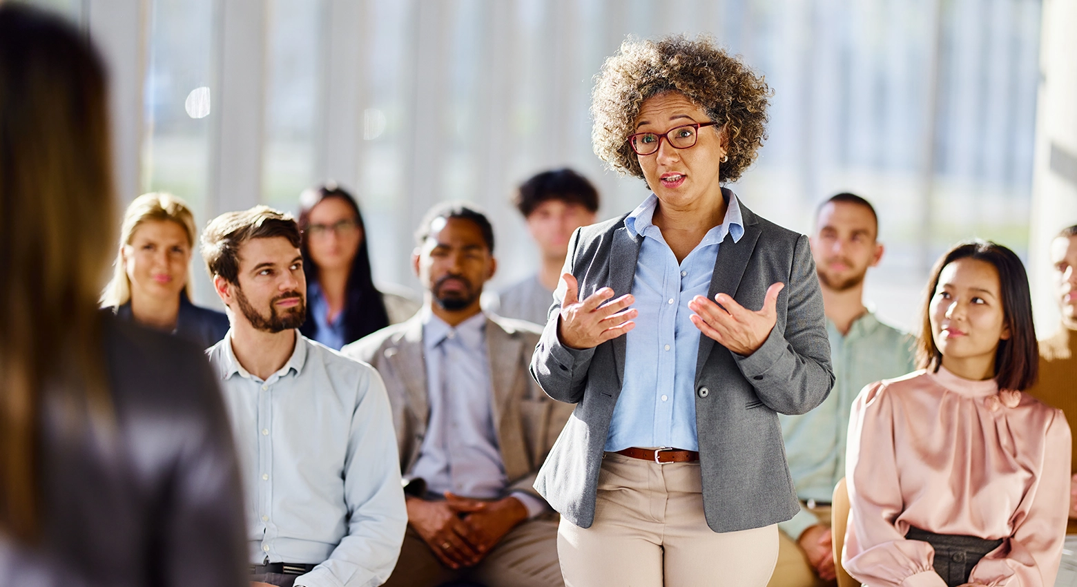 观众中有人在说话